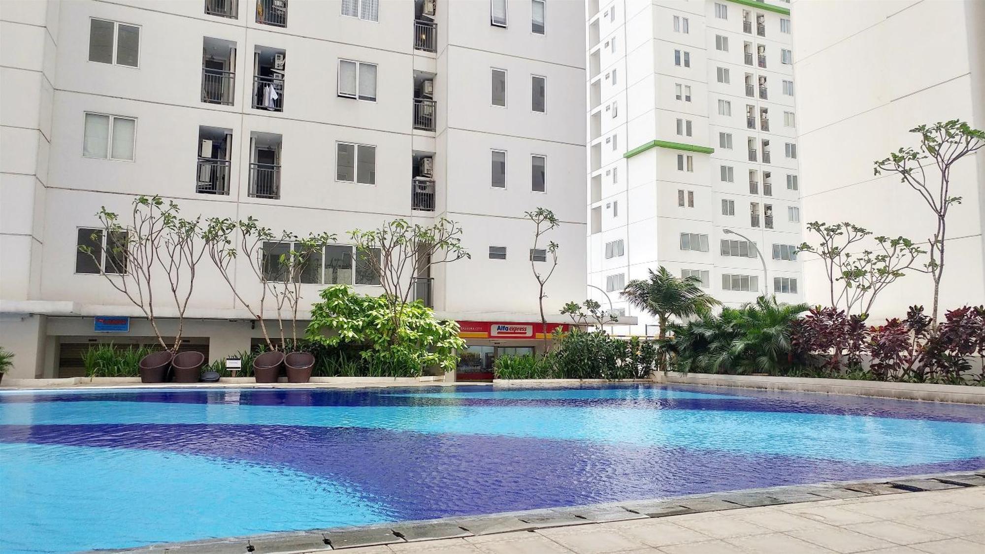 Comfy And Location At Bassura By Travelio